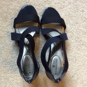 women’s navy blue heels